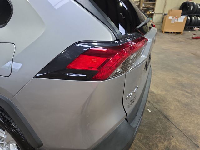 Used 2019 Silver Toyota XLE image 35