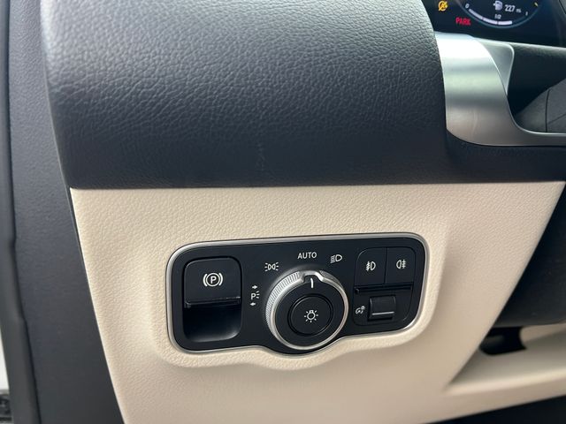 2023 Polar White Mercedes-Benz GLB GLB 250 FWD SUV