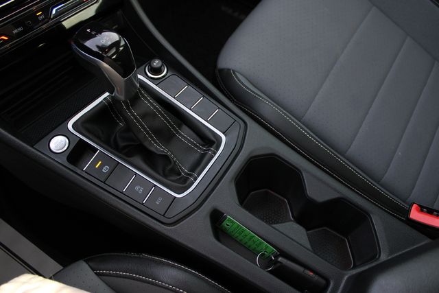 Used 2025 Black Volkswagen 1.5T SE image 17