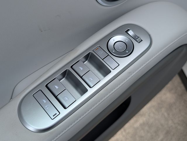 2026 Hyundai Palisade Hybrid Blue SEL Premium White at Baytown Hyundai