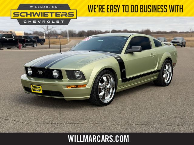 2005 Ford Mustang GT Deluxe Coupe RWD