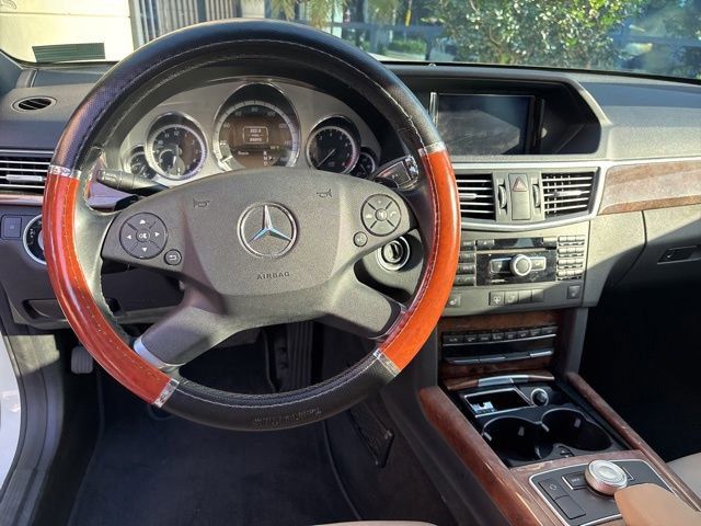 2012 Mercedes-Benz E-Class E350 Luxury photo
