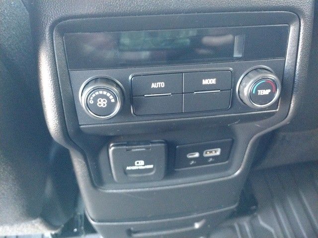 2023 GMC Acadia SLE photo