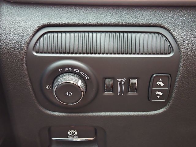 2024 Jeep Wagoneer Base Silver at River Oaks CDJR