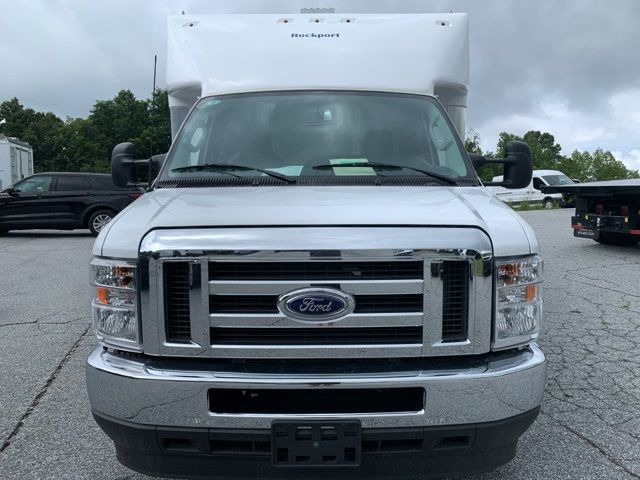 2025 Ford E-450SD Base 8