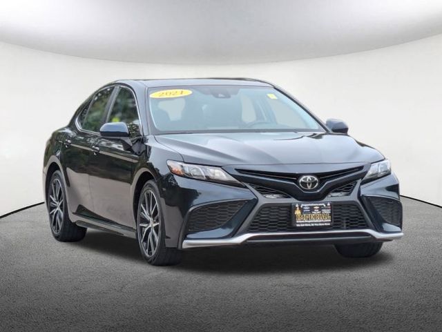 2021 Toyota Camry SE 2