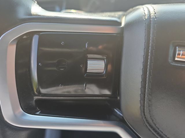 Used 2023 Santorini Black Land Rover R-Dynamic S image 18