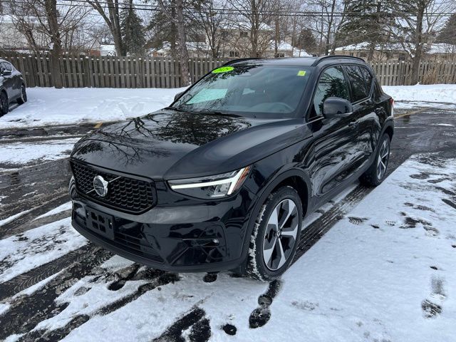 2025 Volvo XC40 B5 Plus Dark Theme AWD