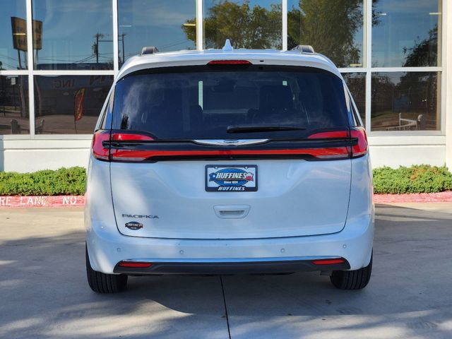 2022 Chrysler Pacifica Touring L 6