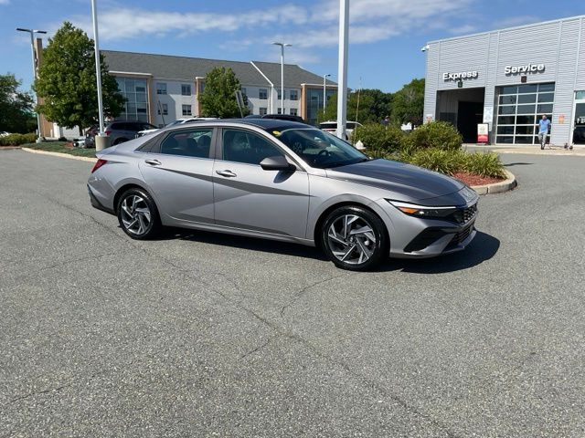 Fluid Metal 2025 Hyundai Elantra Sedan Front-Wheel Drive Continuously Variable Transmission