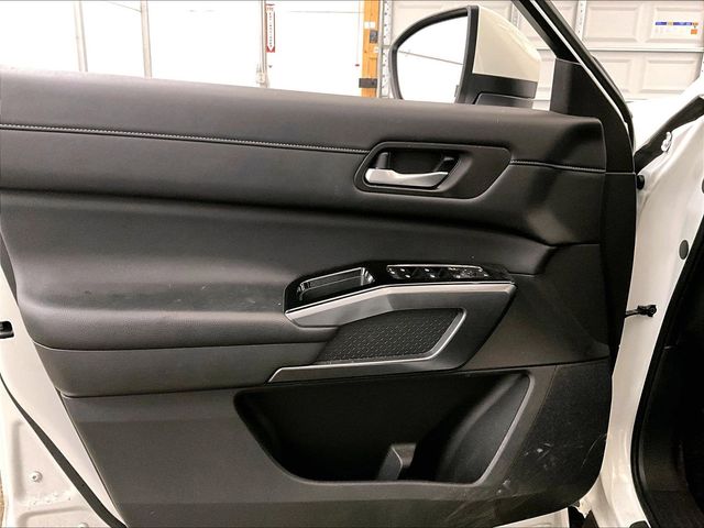 2023 Nissan Pathfinder SL White at Sutliff Volkswagen