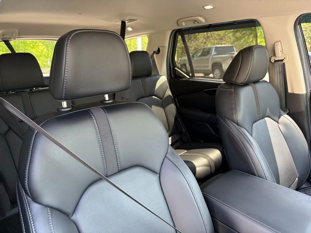 used 2025 Honda Pilot car, priced at $43,895