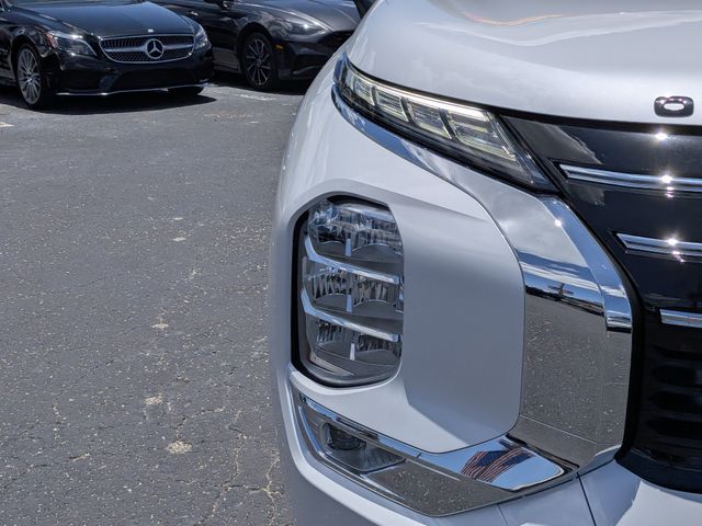 2026 White Diamond Mitsubishi Outlander SE FWD SUV