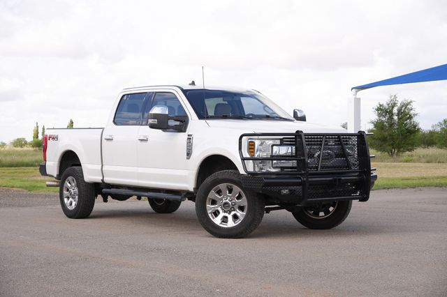 White Platinum Clearcoat Metallic 2019 Ford F-250 Super Duty Pickup Truck Four-Wheel Drive 6-Speed Automatic