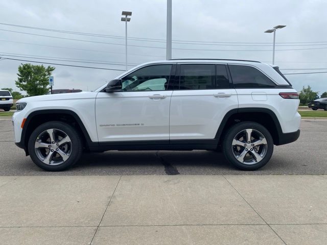 2026 Jeep Grand Cherokee Limited - Bright White Clearcoat exterior view 8