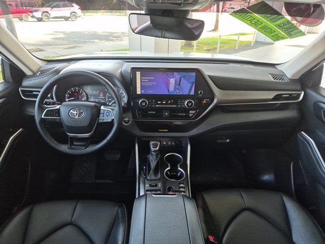 Used 2023 Toyota Highlander SUV
