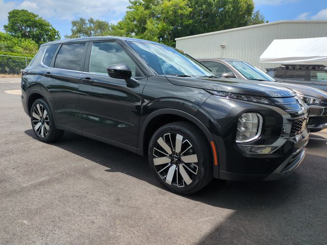 Black 2025 Mitsubishi Outlander SUV / Crossover Front-Wheel Drive Continuously Variable Transmission