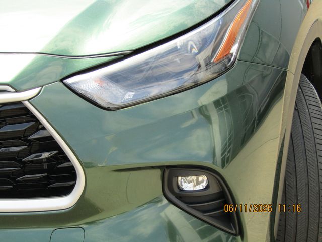used 2023 Toyota Highlander car, priced at $32,999