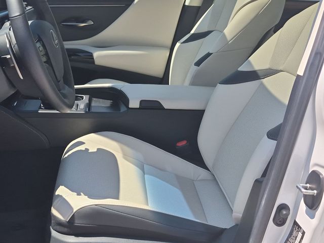 2025 Lexus ES - Image 12