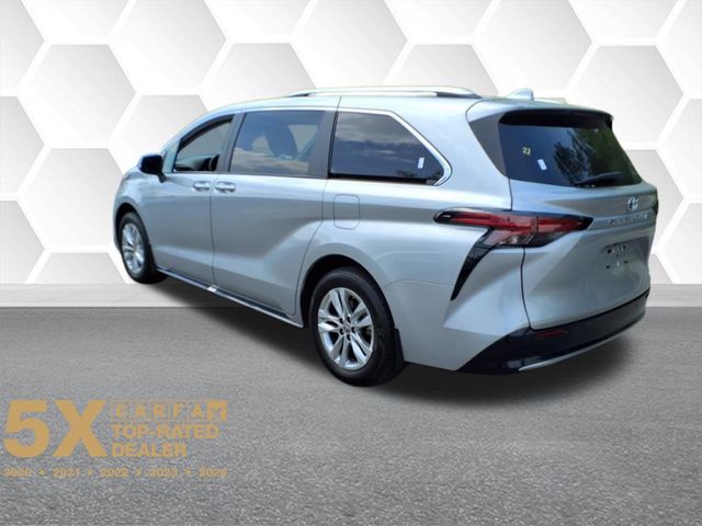 2024 Toyota Sienna Limited photo