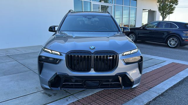 2025 BMW X7 M60i 2