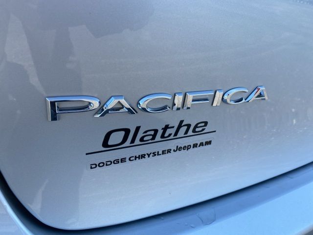 2024 Chrysler Pacifica Limited 8