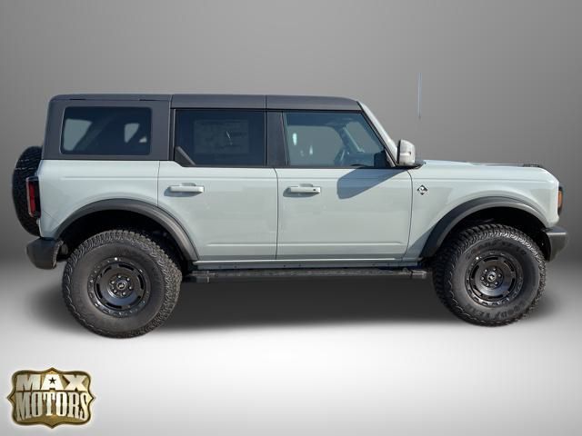 2024 Ford Bronco Outer Banks 12