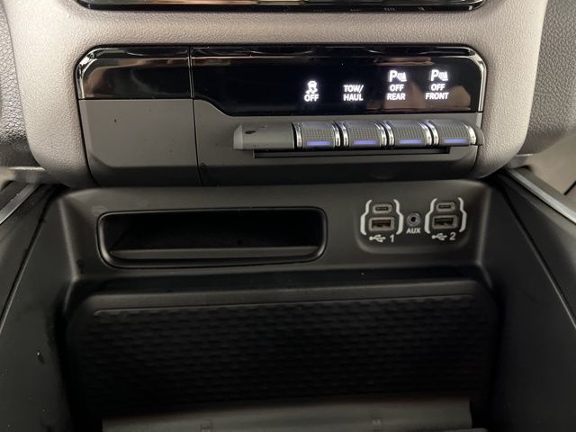 2022 Bright White Clearcoat Ram 1500 Big Horn/Lone Star 4X4 Truck