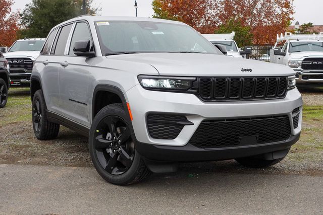 new 2025 Jeep Grand Cherokee car, priced at $40,720