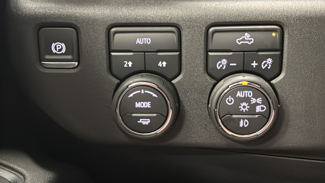 Used 2024 Summit White Chevrolet RST image 31