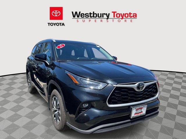 Midnight Black Metallic 2025 Toyota Highlander SUV / Crossover All-Wheel Drive 8-Speed Automatic
