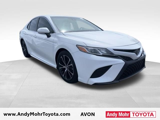 Super White 2018 Toyota Camry SE Sedan Front-Wheel Drive 8-Speed Automatic