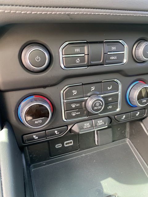 Used Car 2024 Chevrolet Suburban  Z71 For Sale Under $70,000 In San Antonio, Texas