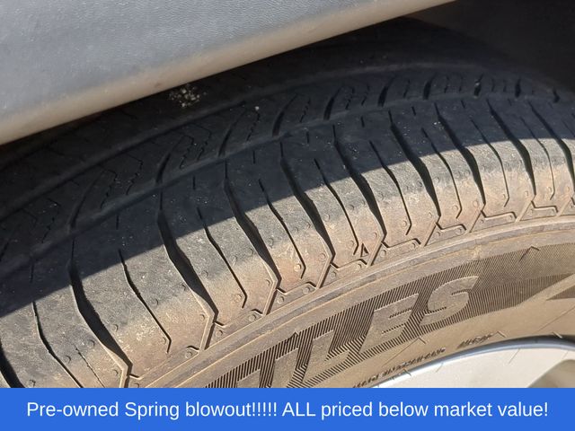 Used 2020 Gray Jeep Latitude image 9
