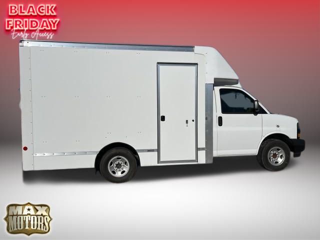 2022 GMC Savana 3500 Work Van 11