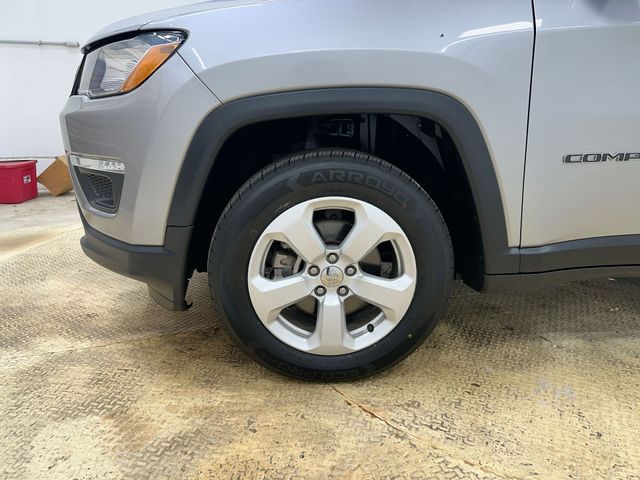 Used 2021 Silver Jeep Latitude image 19