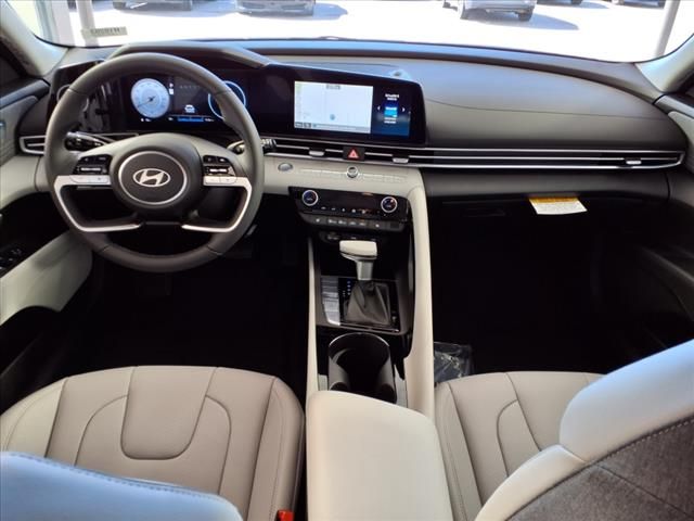 2025 Hyundai Elantra Limited photo