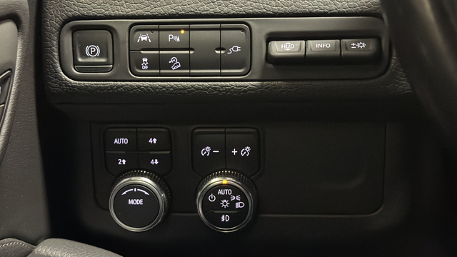 Used 2021 Onyx Black GMC Denali image 34