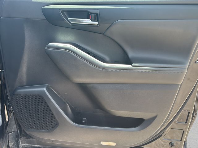 Used 2025 Toyota Highlander SUV