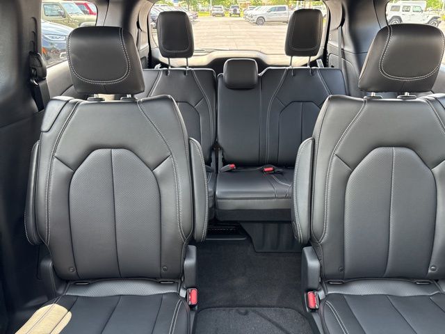 New 2025 Chrysler Pacifica Select 4D Passenger Van