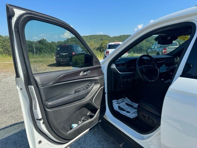 Used 2022 White Jeep Altitude image 12