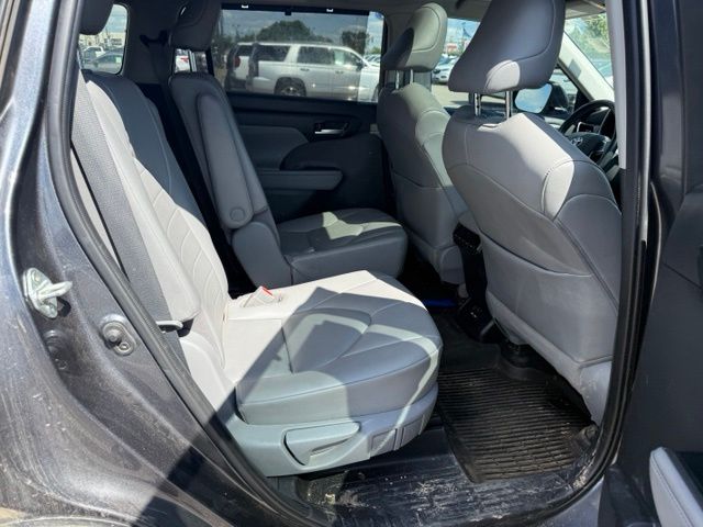 2021 Gray Toyota Highlander XLE AWD SUV