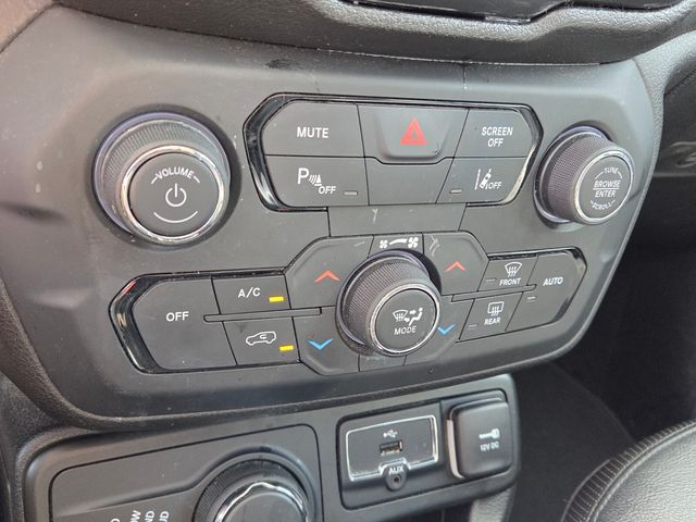 Used 2018 Silver Jeep Limited image 22