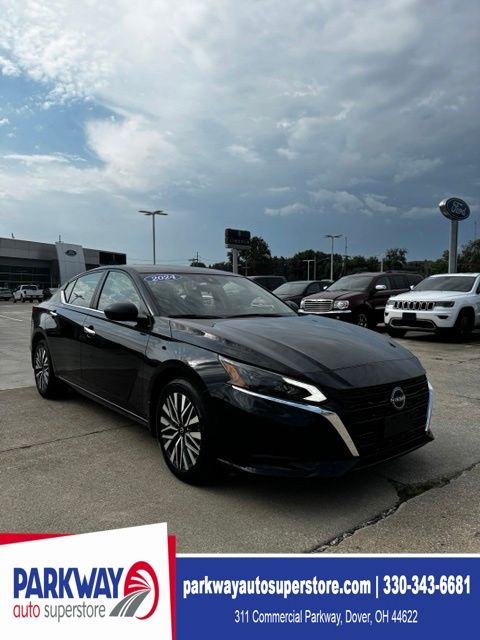 2024 Nissan Altima Negro (Super Black Clearcoat) Sedán Tracción en las cuatro ruedas Transmisión variable continua