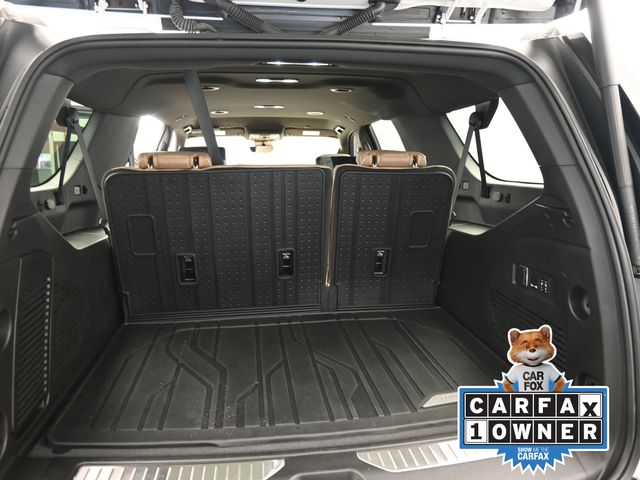2024 Chevrolet Suburban Premier photo