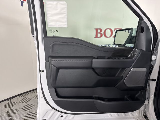 2025 Oxford White Ford F-150 Lightning Lariat AWD Truck