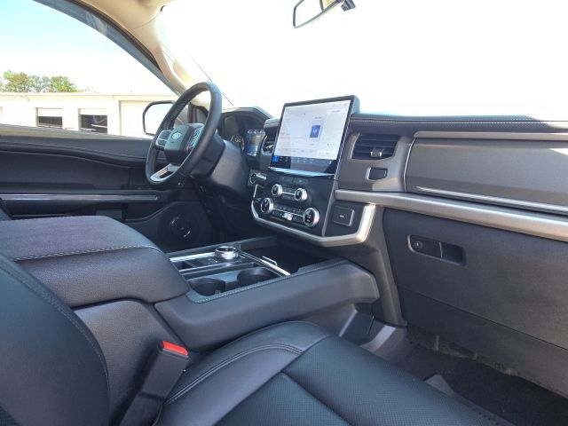 2024 Ford Expedition XLT:B02304