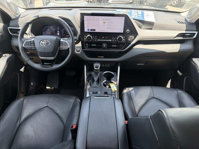 Used 2024 Toyota Highlander SUV