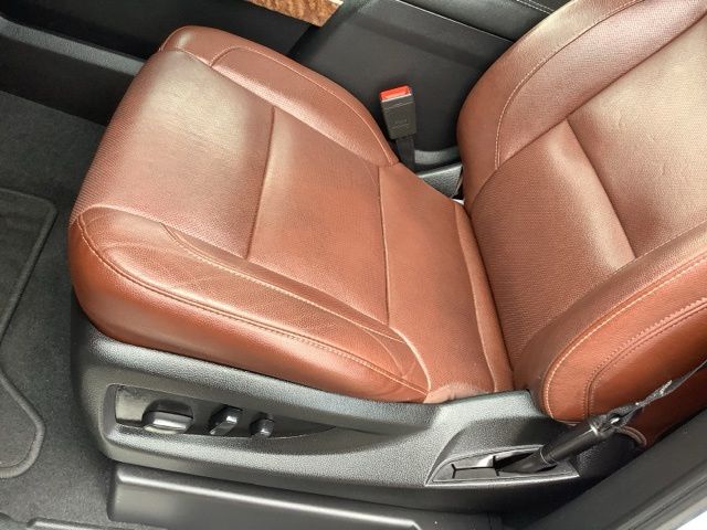 Used 2020 Summit White Chevrolet Premier image 9