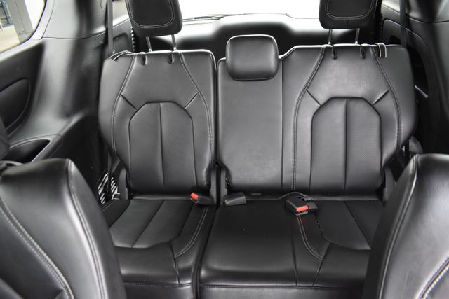 Used 2025 Chrysler Pacifica Van